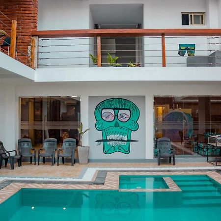 Surf & Party Weligama Hostel Exterior foto