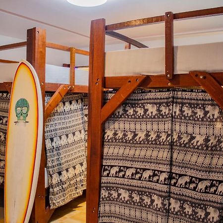 Surf & Party Weligama Hostel Exterior foto