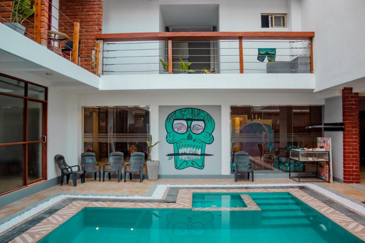 Surf & Party Weligama Hostel Exterior foto