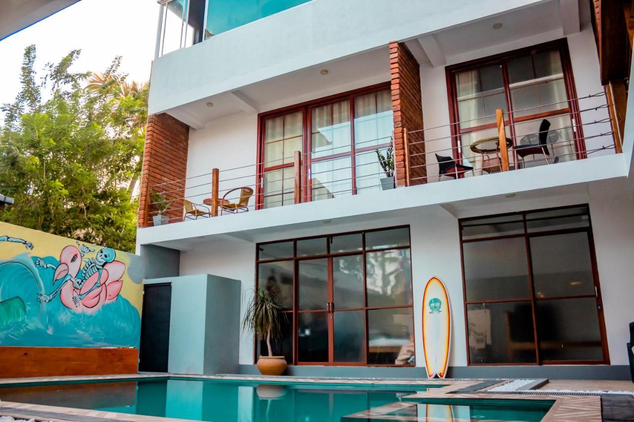 Surf & Party Weligama Hostel Exterior foto