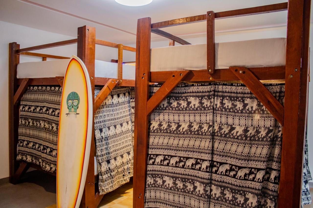 Surf & Party Weligama Hostel Exterior foto