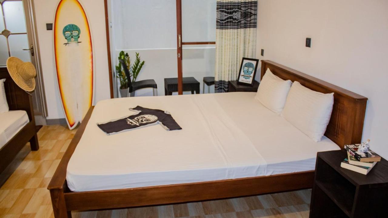 Surf & Party Weligama Hostel Exterior foto