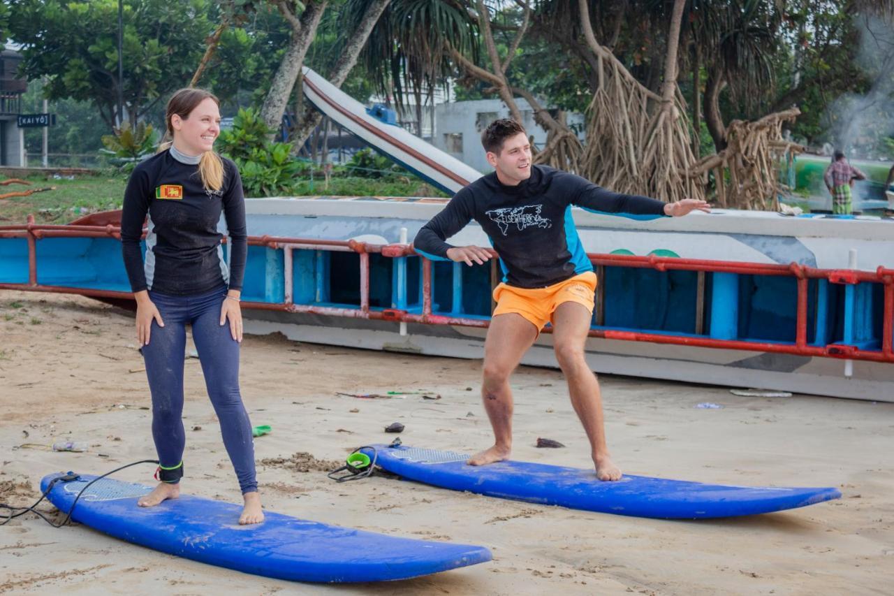 Surf & Party Weligama Hostel Exterior foto
