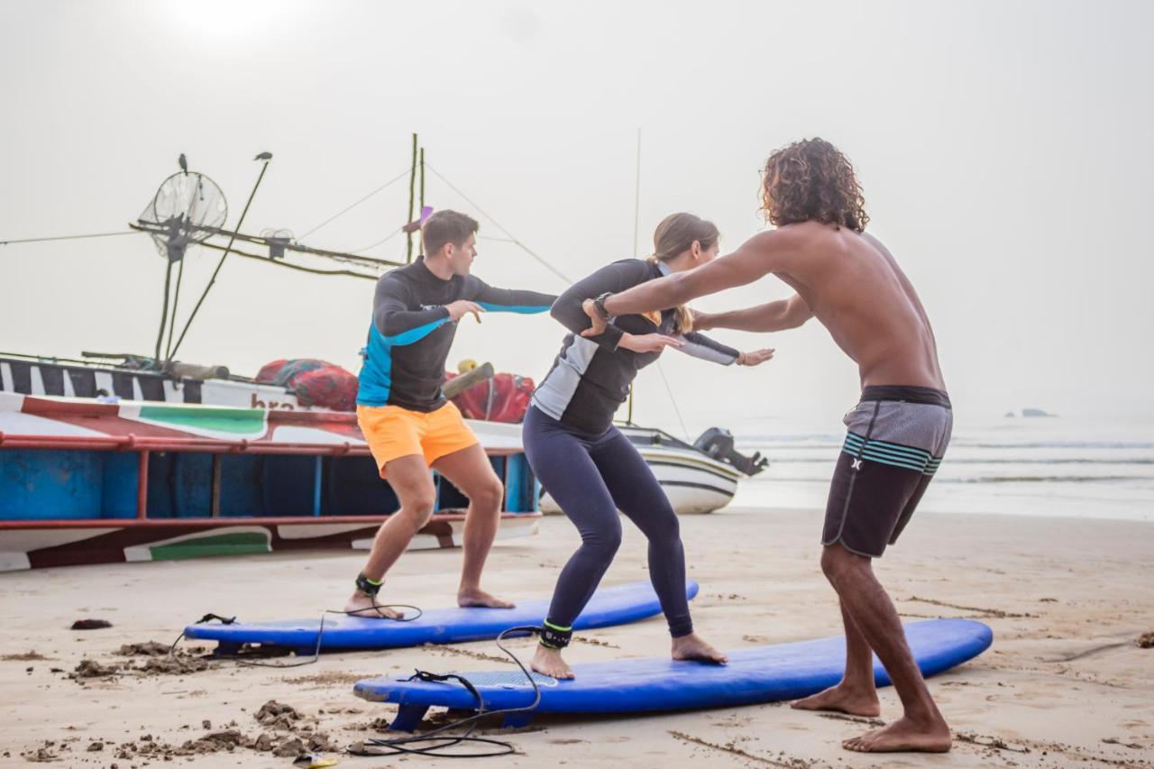 Surf & Party Weligama Hostel Exterior foto