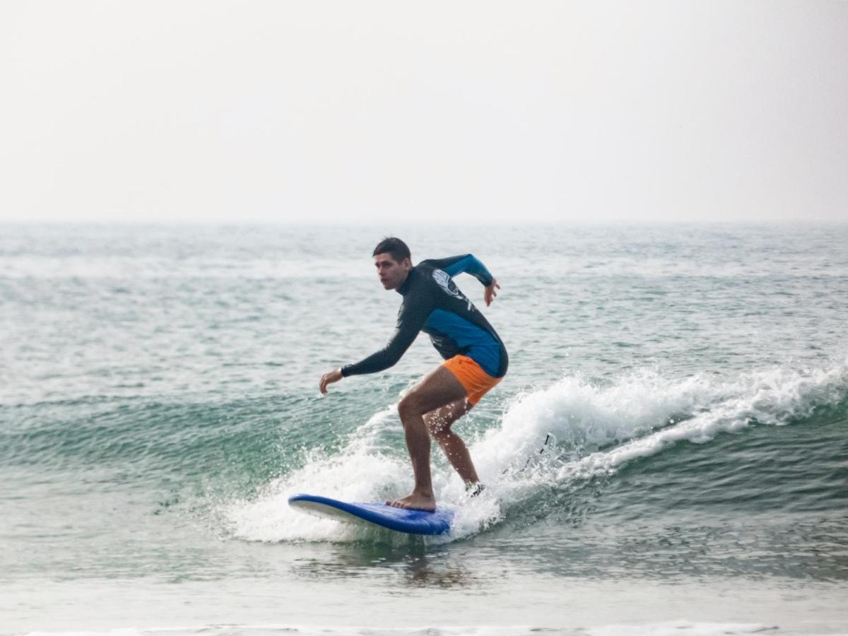 Surf & Party Weligama Hostel Exterior foto