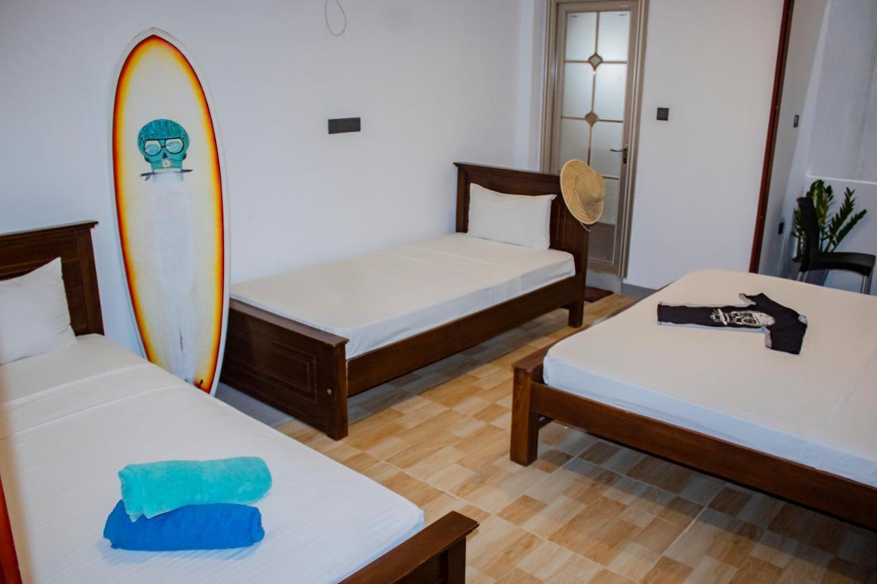 Surf & Party Weligama Hostel Exterior foto
