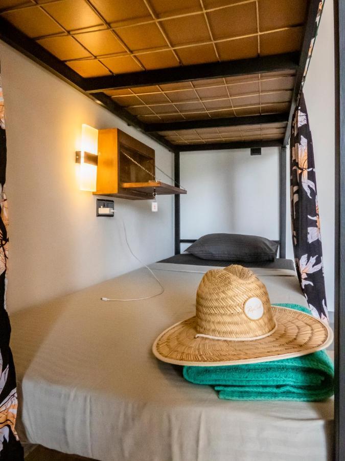 Surf & Party Weligama Hostel Exterior foto