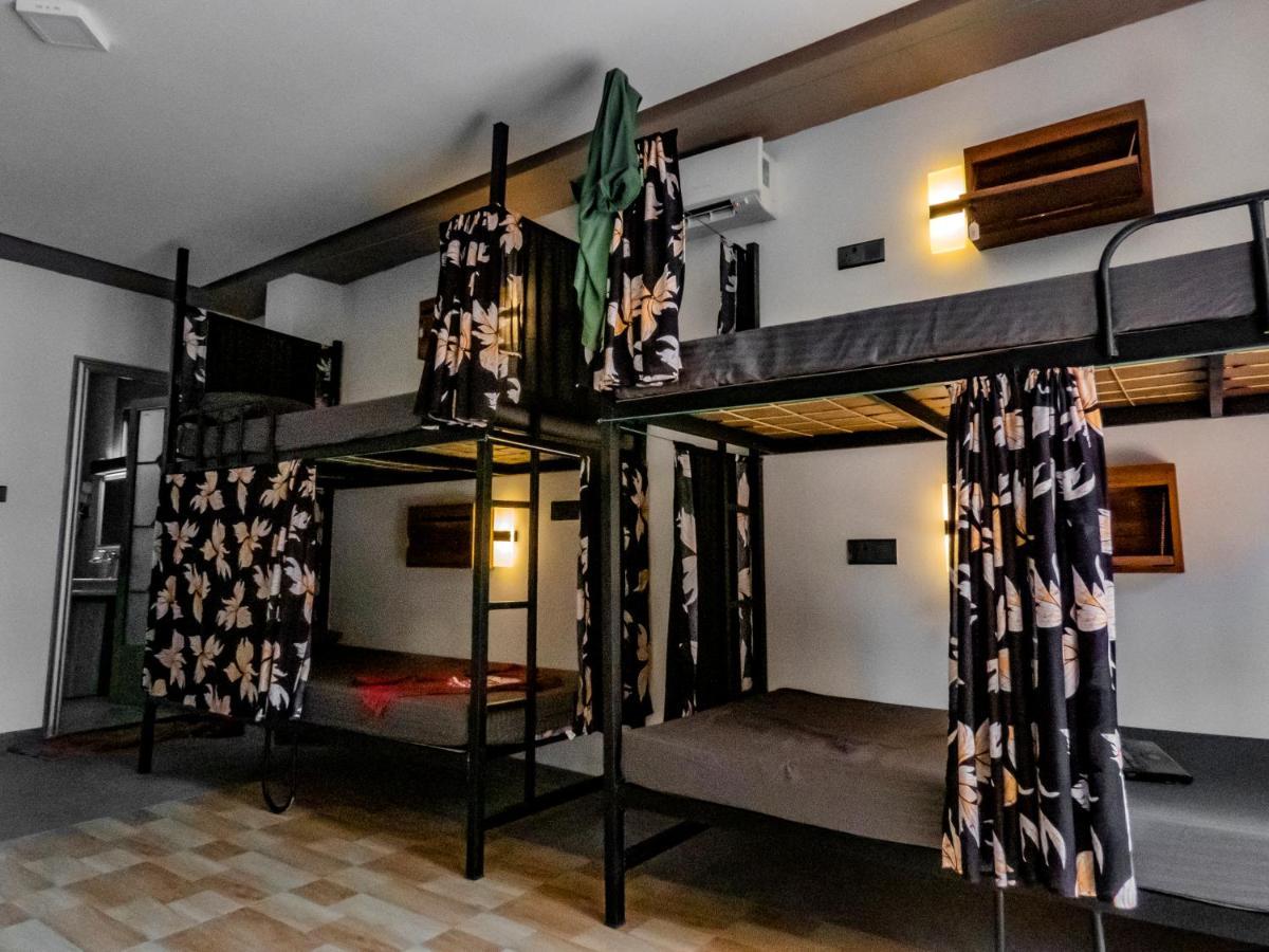 Surf & Party Weligama Hostel Exterior foto